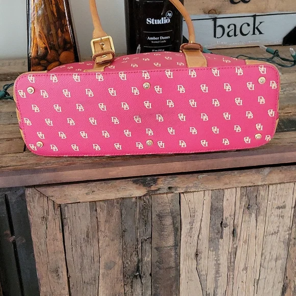 Dooney & Bourke logo bag - Picture 9 of 16